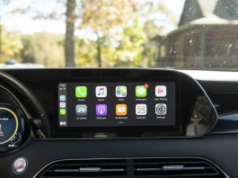 Apple CarPlay Offers Safer Infotainment